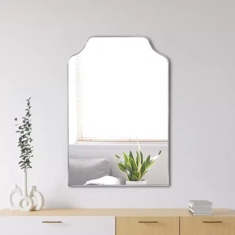 Miroir mural à cadre métallique et bord festonné
