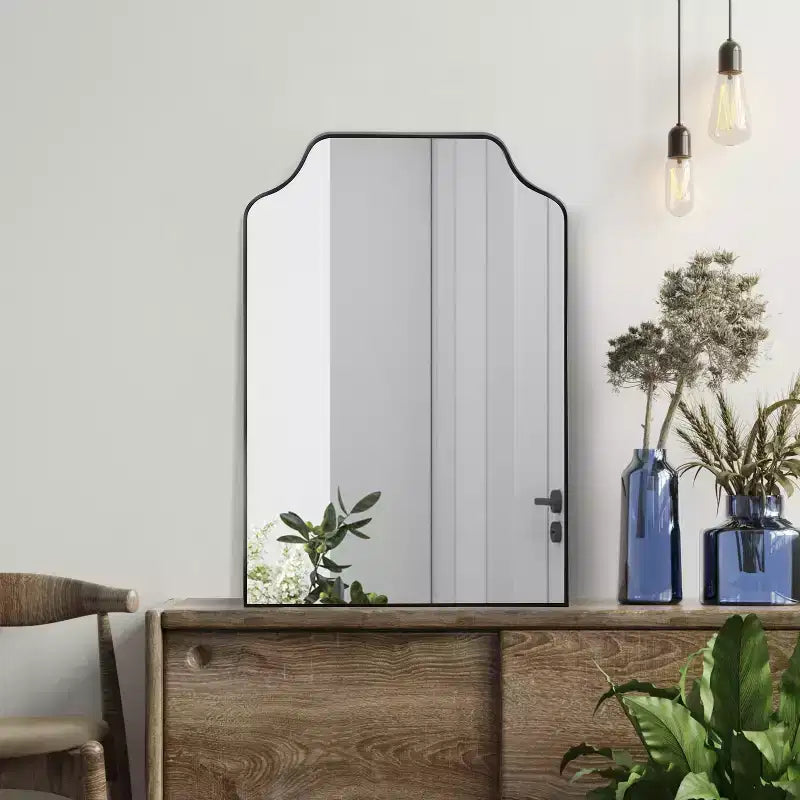 Miroir mural à cadre métallique et bord festonné