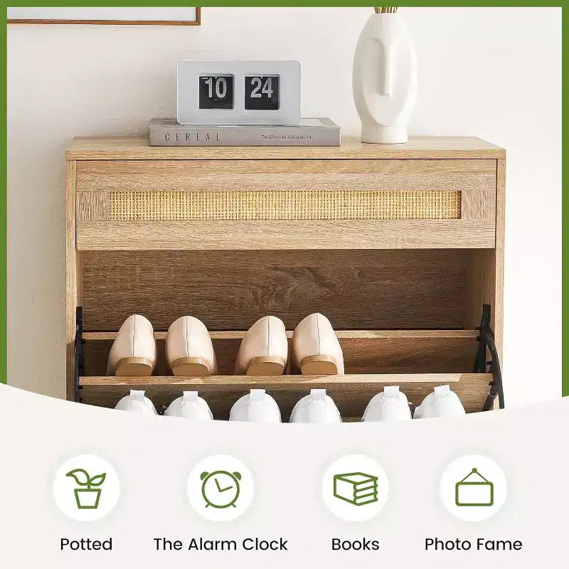 Meuble de rangement en rotin naturel avec 2 tiroirs basculants, étagères réglables et pieds en métal – Meuble à chaussures étroit pour entrée