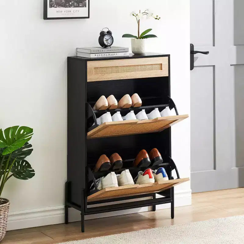 Meuble de rangement en rotin naturel avec 2 tiroirs basculants, étagères réglables et pieds en métal – Meuble à chaussures étroit pour entrée