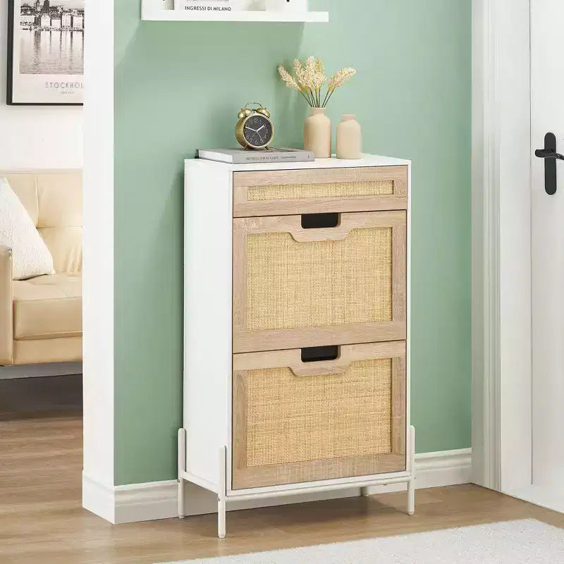 Meuble de rangement en rotin naturel avec 2 tiroirs basculants, étagères réglables et pieds en métal – Meuble à chaussures étroit pour entrée