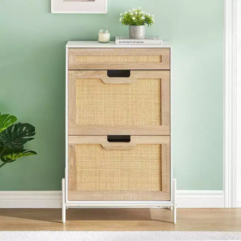 Meuble de rangement en rotin naturel avec 2 tiroirs basculants, étagères réglables et pieds en métal – Meuble à chaussures étroit pour entrée