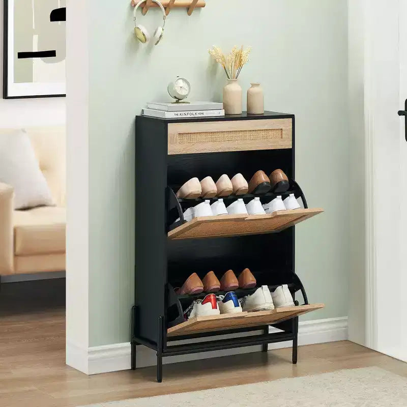 Meuble de rangement en rotin naturel avec 2 tiroirs basculants, étagères réglables et pieds en métal – Meuble à chaussures étroit pour entrée