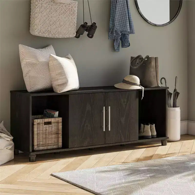 Banc de rangement à chaussures en bois avec quatre compartiments ouverts